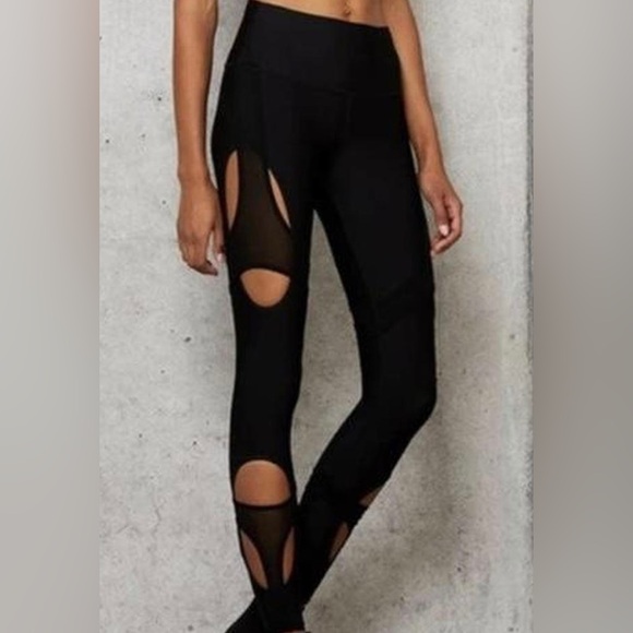High Waist Arch Legging - Picture 2 of 10